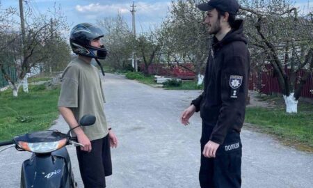 Підлітки на мопедах: на Нікопольщині поліція провела бесіди з юними водіями мототранспорту