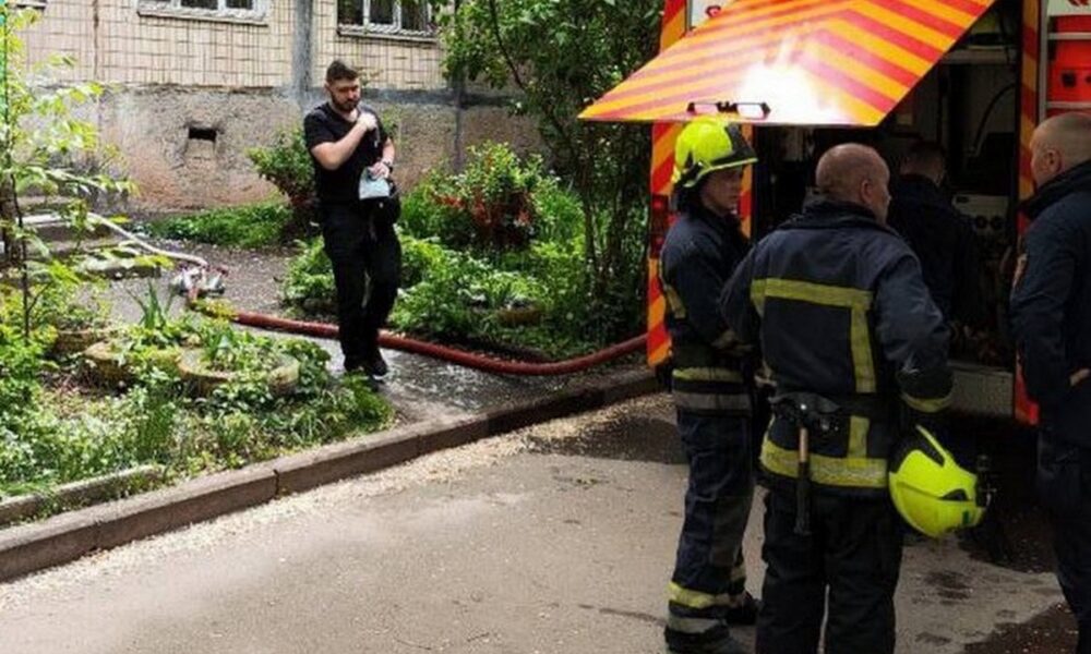Сусіди тримали ковдру: 9-річна дівчинка вистрибнула з вікна четвертого поверху під час пожежі у Кривому Розі