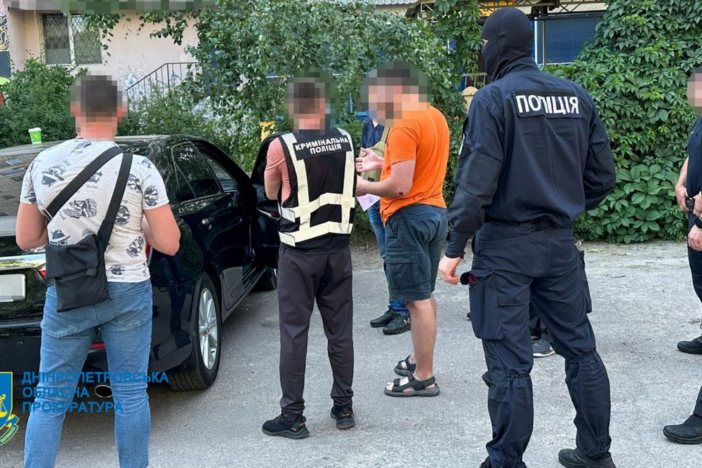 Нічого святого: мешканці Дніпропетровщини ошукали 100 людей, які збирали на ЗСУ