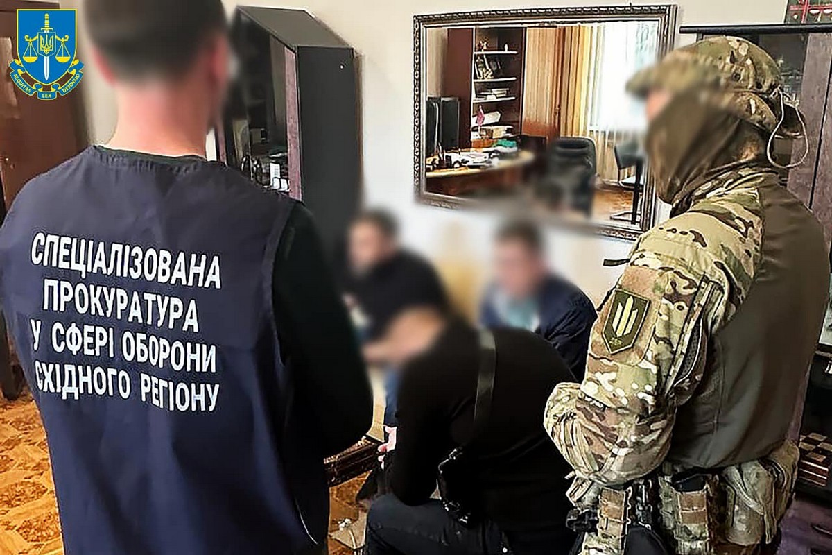 Затримання мера і секретаря міськради на Дніпропетровщині: хабар 30 тисяч доларів за житло для переселенців