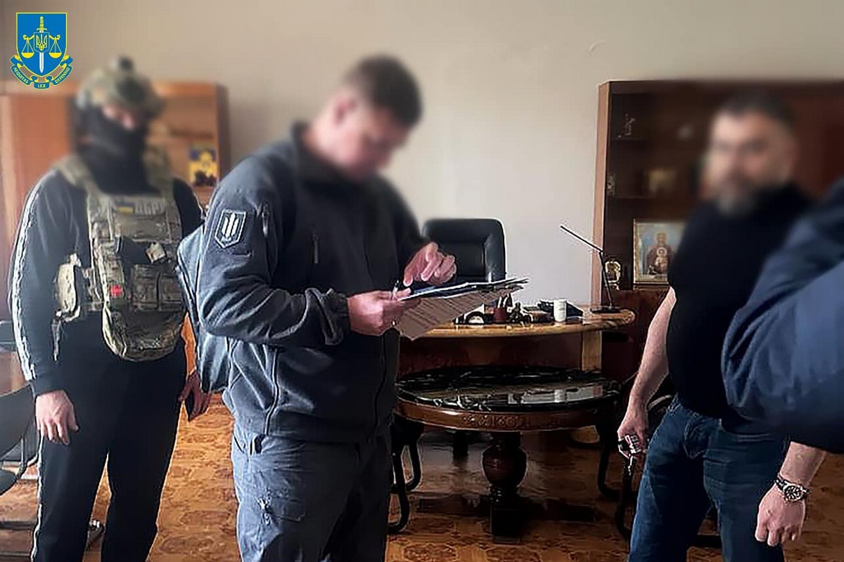 Затримання мера на Дніпропетровщині: хабар 30 тисяч доларів за житло для переселенців