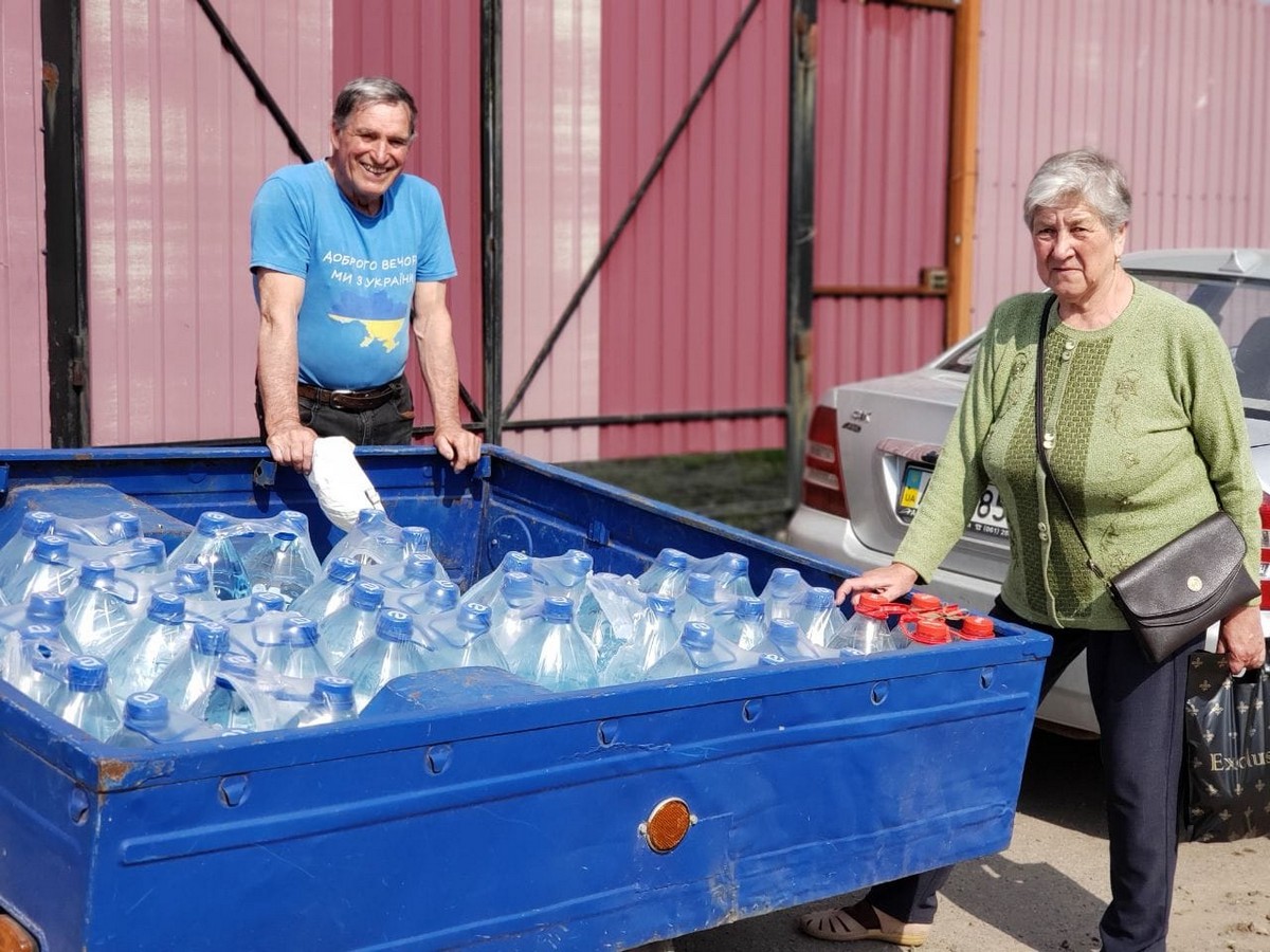 Волонтери доставили у Мирівську громаду 80 тонн питної води цього тижня (фото)