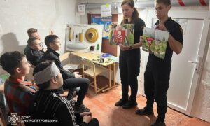 На Нікопольщині рятувальники навчають школярів в укритті (фото)