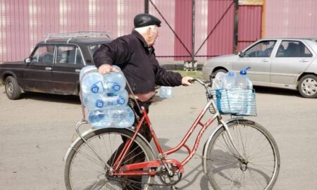 Мешканцям Мирівської громади видали 40 тонн питної води та продуктові набори (фото)