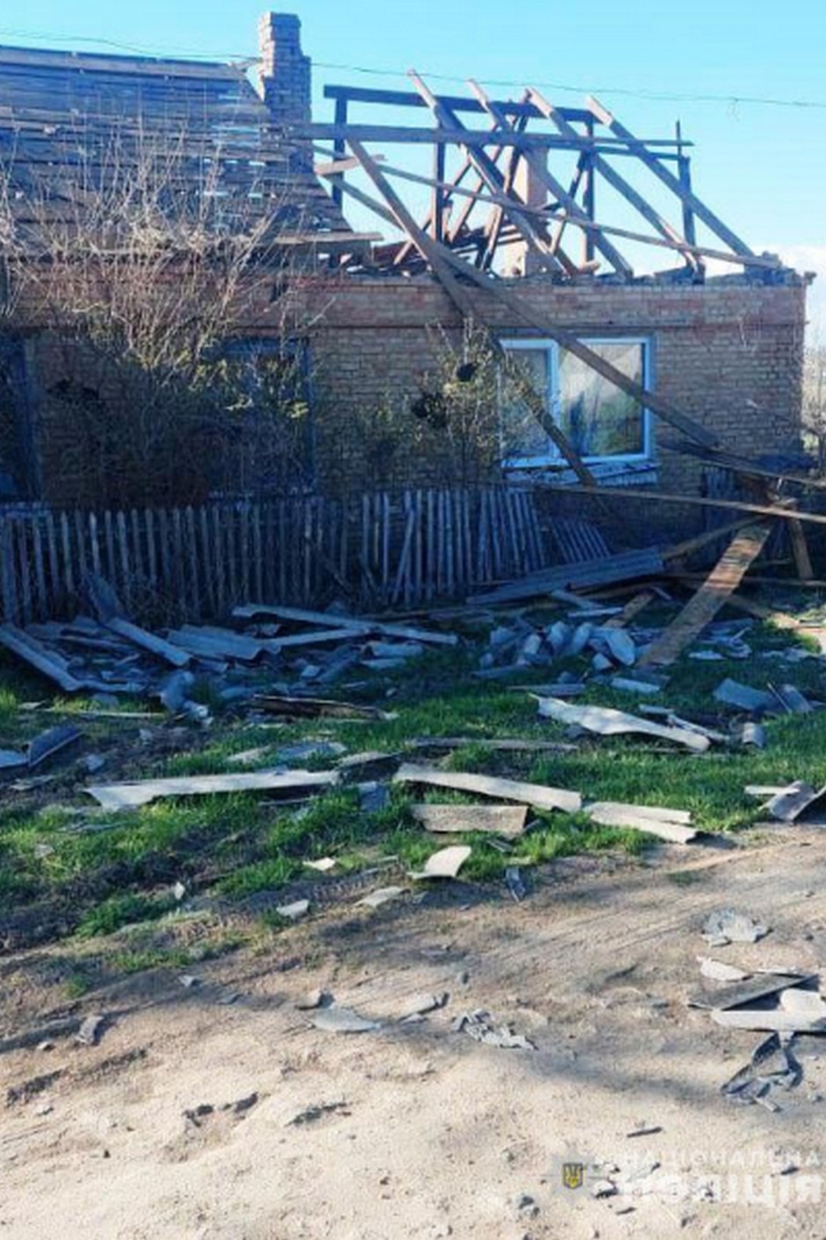 Окупанти обстріляли 5 громад Нікопольщини 7 квітня: поліція розповіла про наслідки