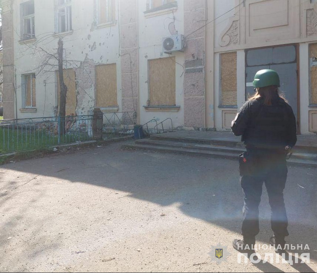 Обстріли Нікополя і району 10 квітня: поліція показала фото наслідків