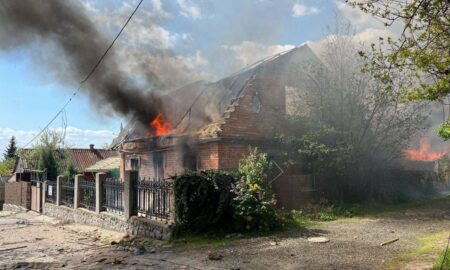 Четверо поранених, пожежі і руйнування у Нікополі – підсумки важкого дня 14 квітня