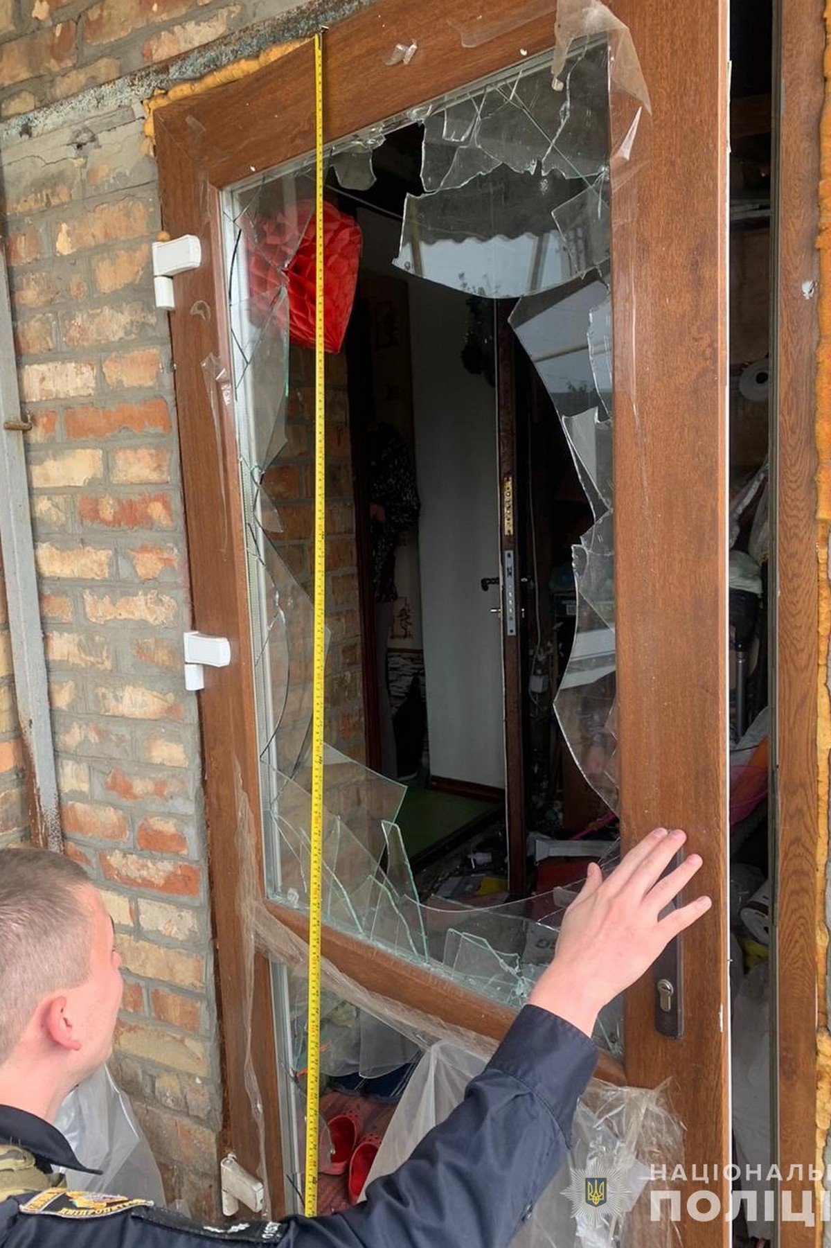 Під ударом ворога перебували 5 громад Нікопольщини: поліція показала фото наслідків атак