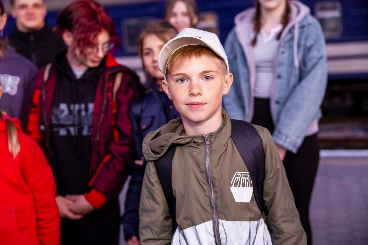 «13-річний Сашко з Нікополя вперше їде до табору» - понад 60 школярів з Дніпропетровщини вирушили на відпочинок