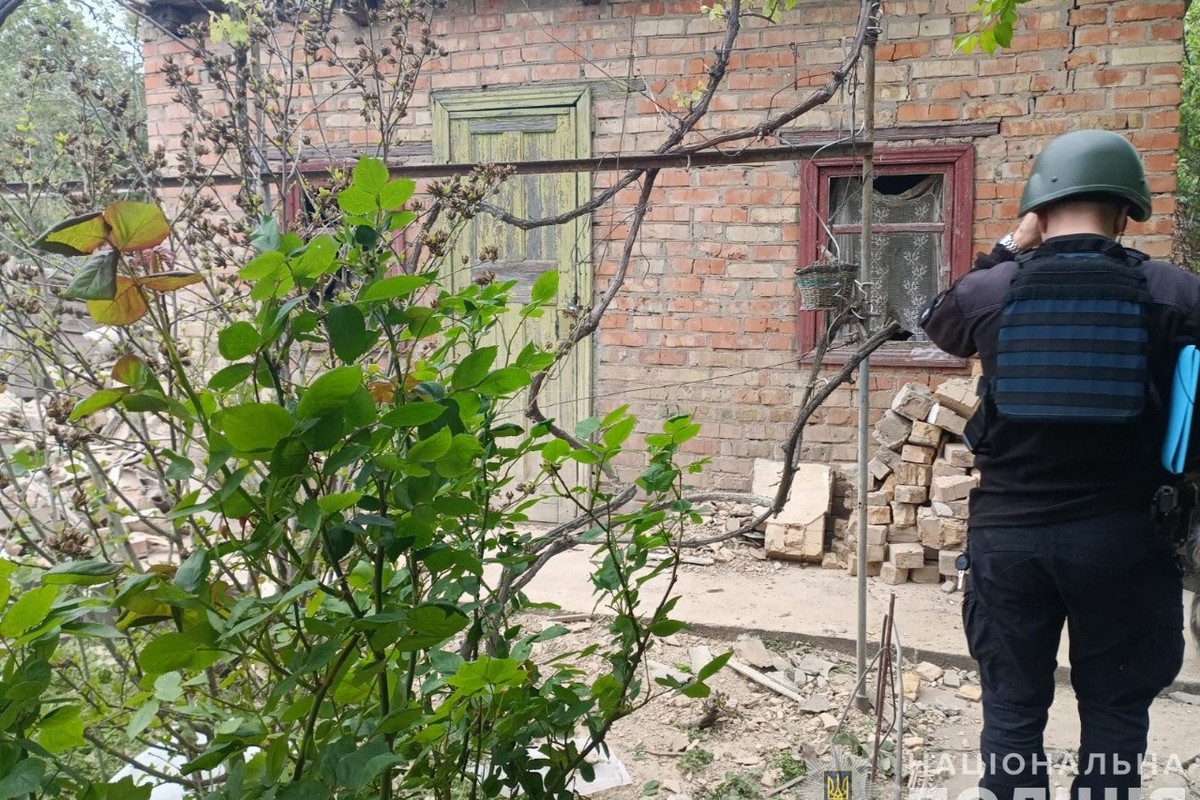 Окупанти обстріляли 4 громади Нікопольщини, поранили жінку: поліція зафіксувала наслідки