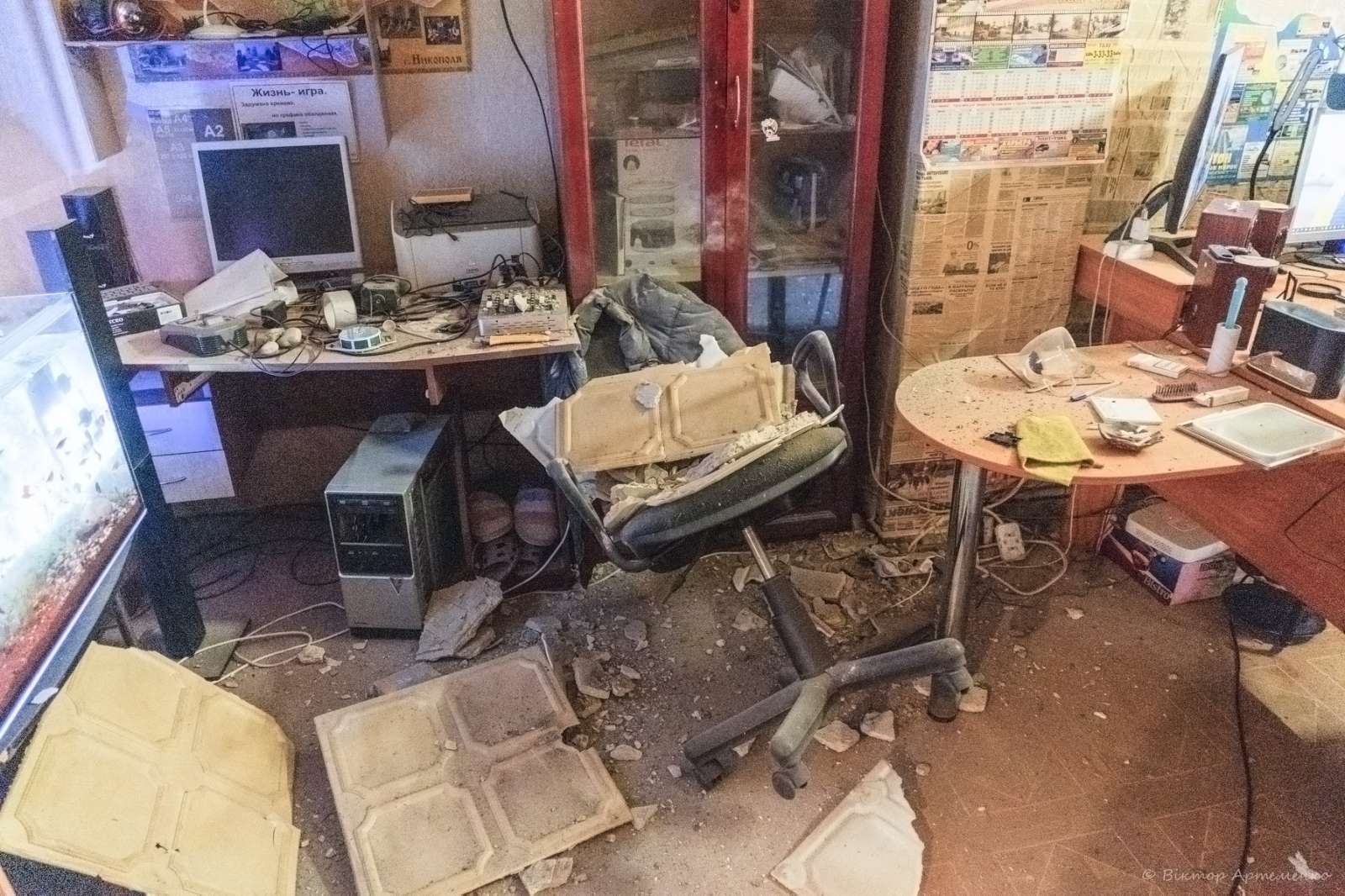 Пряме влучання в студію: журналіст з Нікополя показав свій зруйнований будинок (відео, фото)