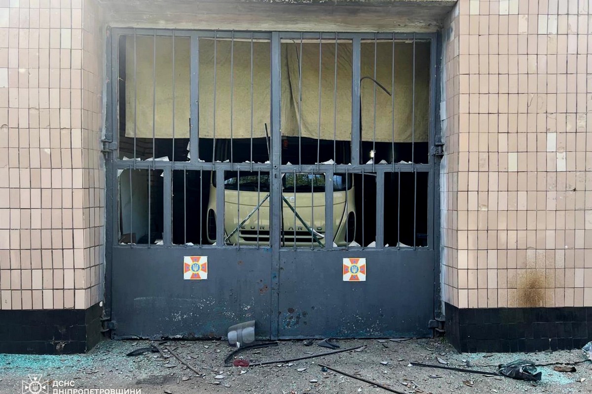 Окупанти вдарили по пожежній частині у Нікополі і вбили та поранили цивільних – ДСНС