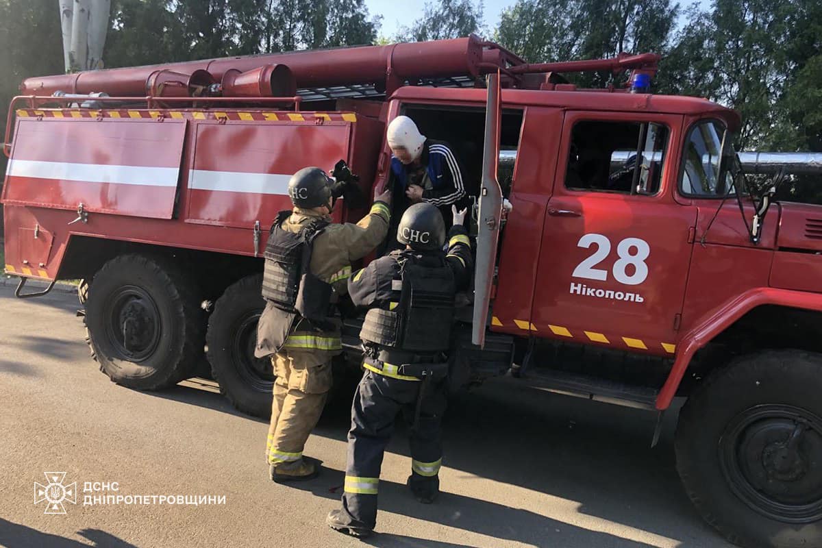 У Нікополі рятувальники допомогли пораненим і ліквідували займання «ВАЗ 2107»