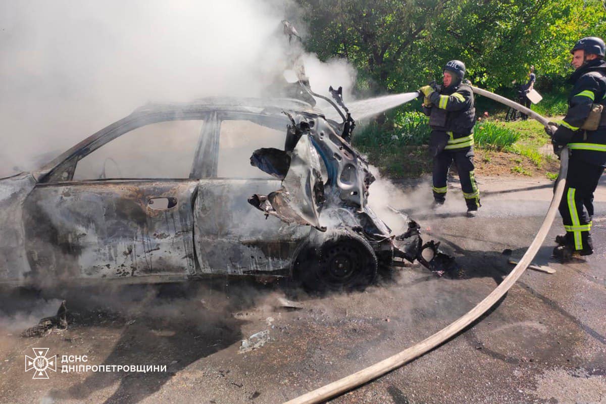 У Нікополі згоріла автівка внаслідок удару дрону-камікадзе