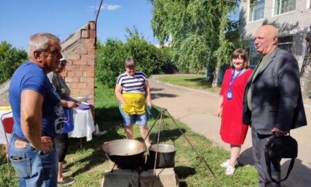 Куліш на вогнищі, спів та творчість: смачний і яскравий захід пройшов на прифронтовій Нікопольщині (фото)