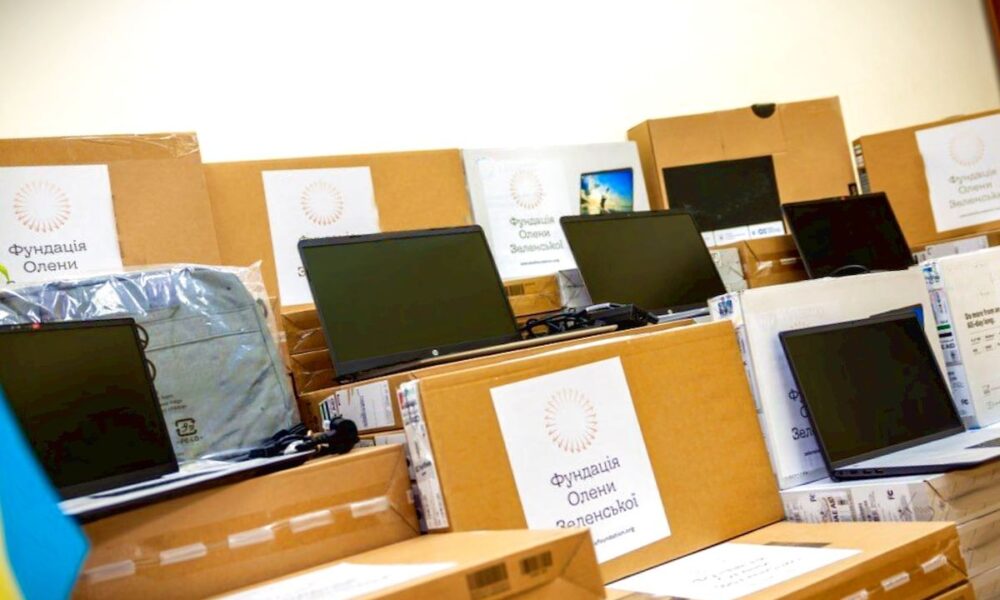 Дніпропетровщина отримала 806 ноутбуків від  Уряду Обʼєднаних Арабських Еміраті