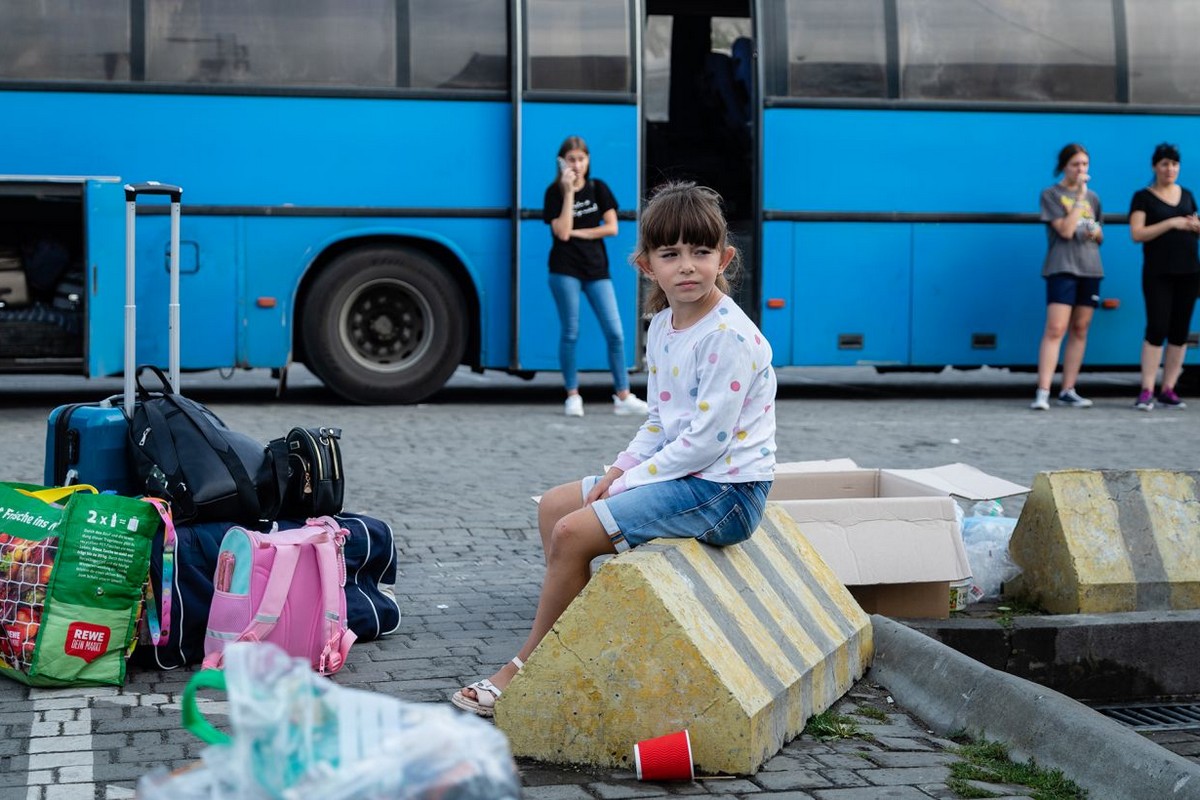 На Дніпропетровщину з евакуації за кордоном повертаються діти – вже майже 400 хлопчиків і дівчат