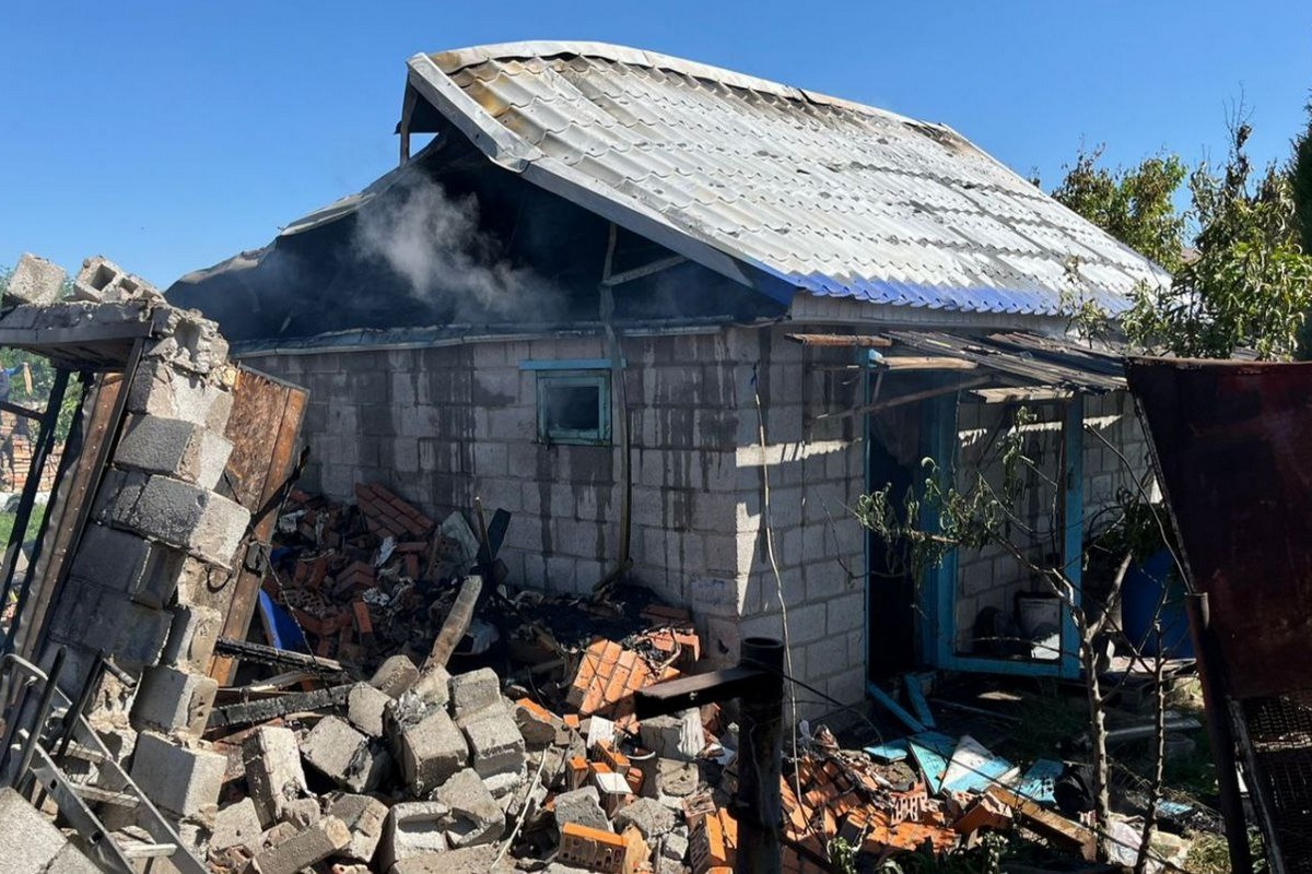 In Nikopol, a woman was injured, a church and houses were damaged, and a fire broke out as a result of shelling on May 4.