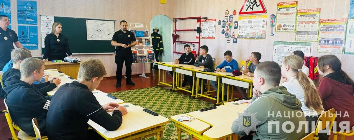 Обережно на дорозі: на Нікопольщині поліцейські провели заняття для дітей