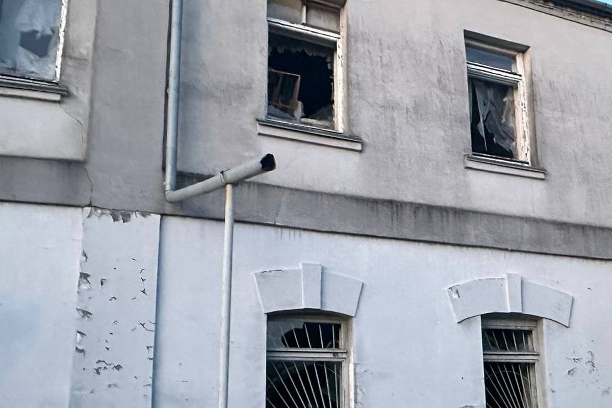 Окупанти вдарили по Нікополю 5 безпілотниками: понівечено підприємства, магазин