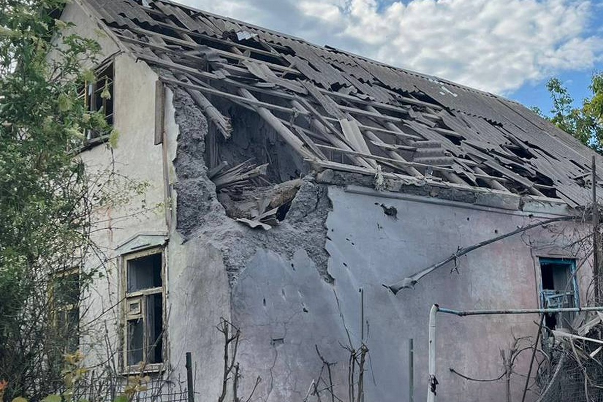 Весь день ворог гатив по Нікопольщині: 27 атак, є поранений, десятки понівечених будівель