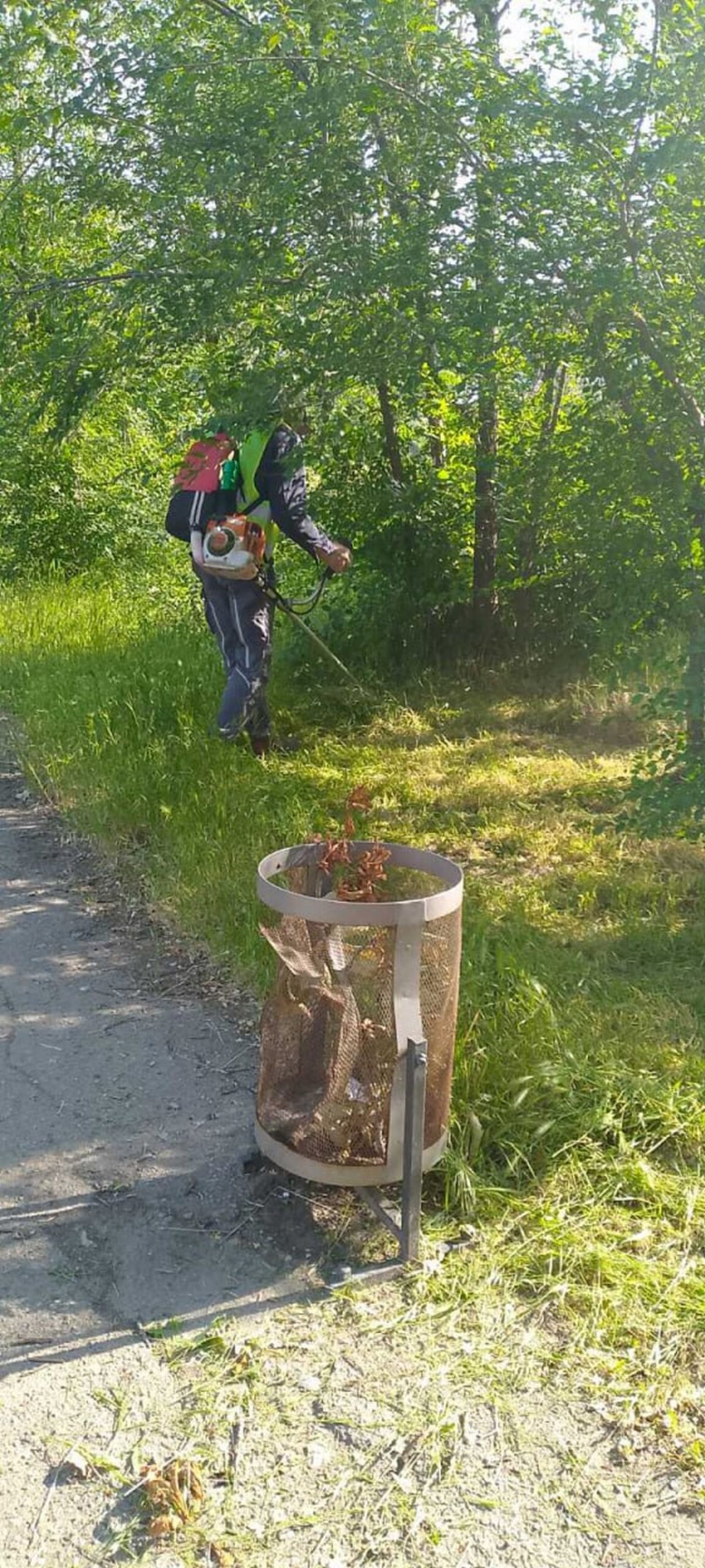 Косили бур’ян, вивозили гілля, прибирали сміття: чим займалися комунальники Марганця на минулому тижні