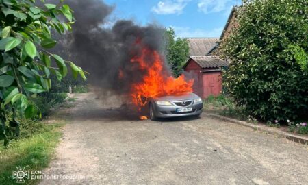 У Нікополі ворог влучив дроном у цивільний автомобіль 5 червня: (фото, відео)