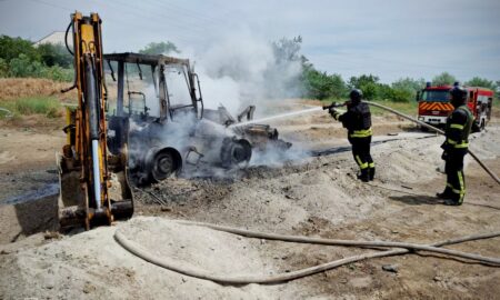 У Нікополі внаслідок обстрілу загорівся екскаватор 6 червня