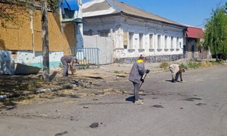 Щодня комунальники Нікополя працюють на місцях обстрілів: які ще роботи виконували (фото)