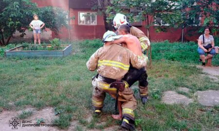 У Марганці з палаючої квартири врятували чоловіка