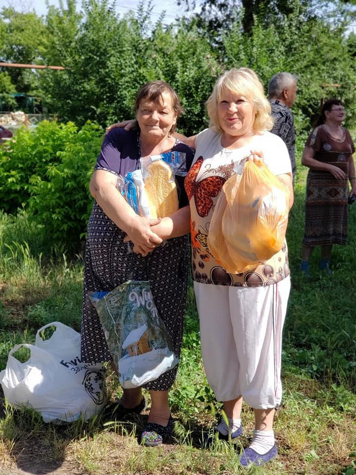 У Мирівській громаді людям роздали хліб: фото