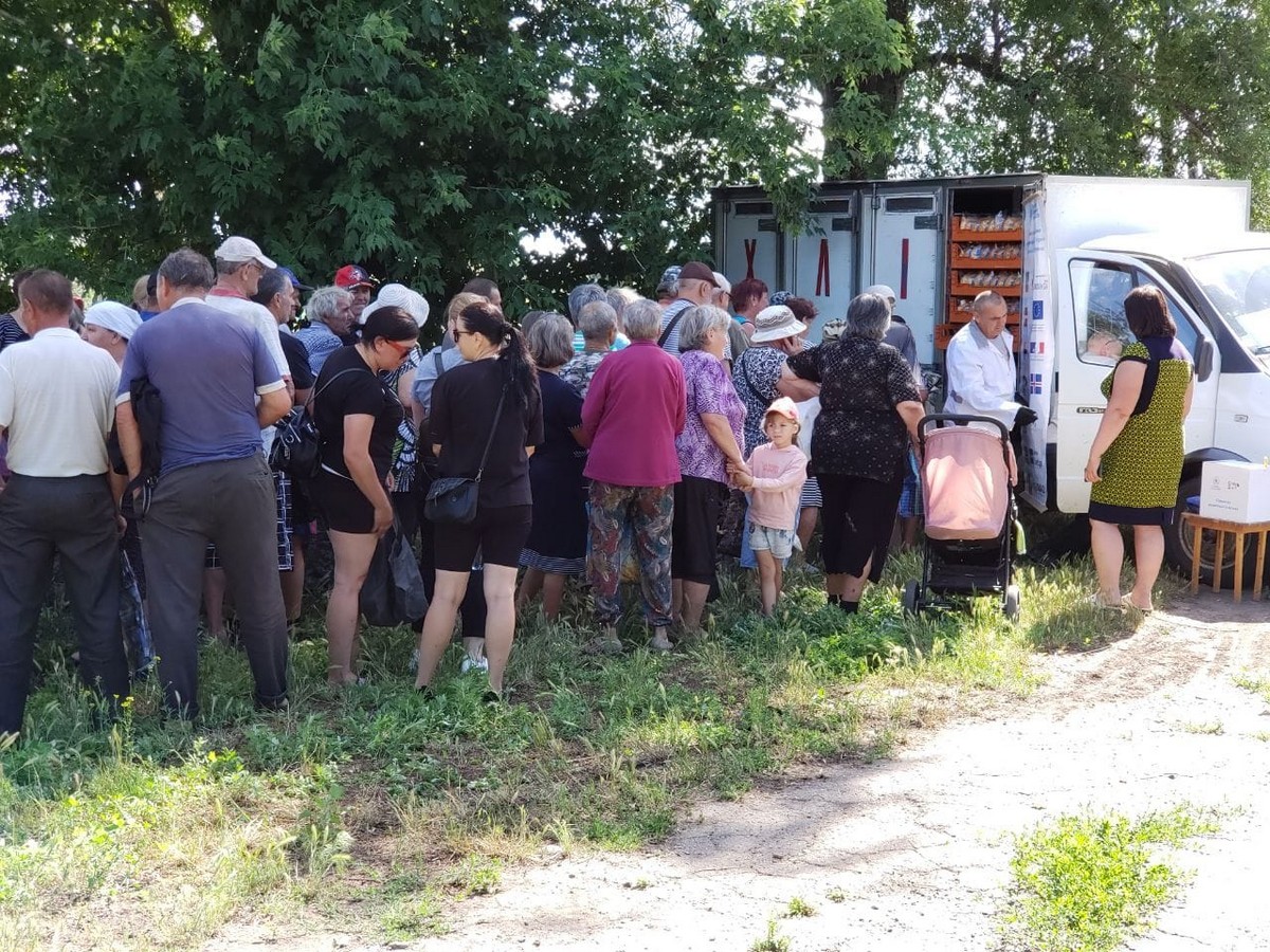 У Мирівській громаді людям роздали хліб: фото