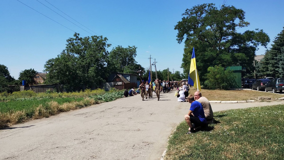 Він був символом мужності та незламної волі: на Нікопольщині провели в останню путь Героя (фото)