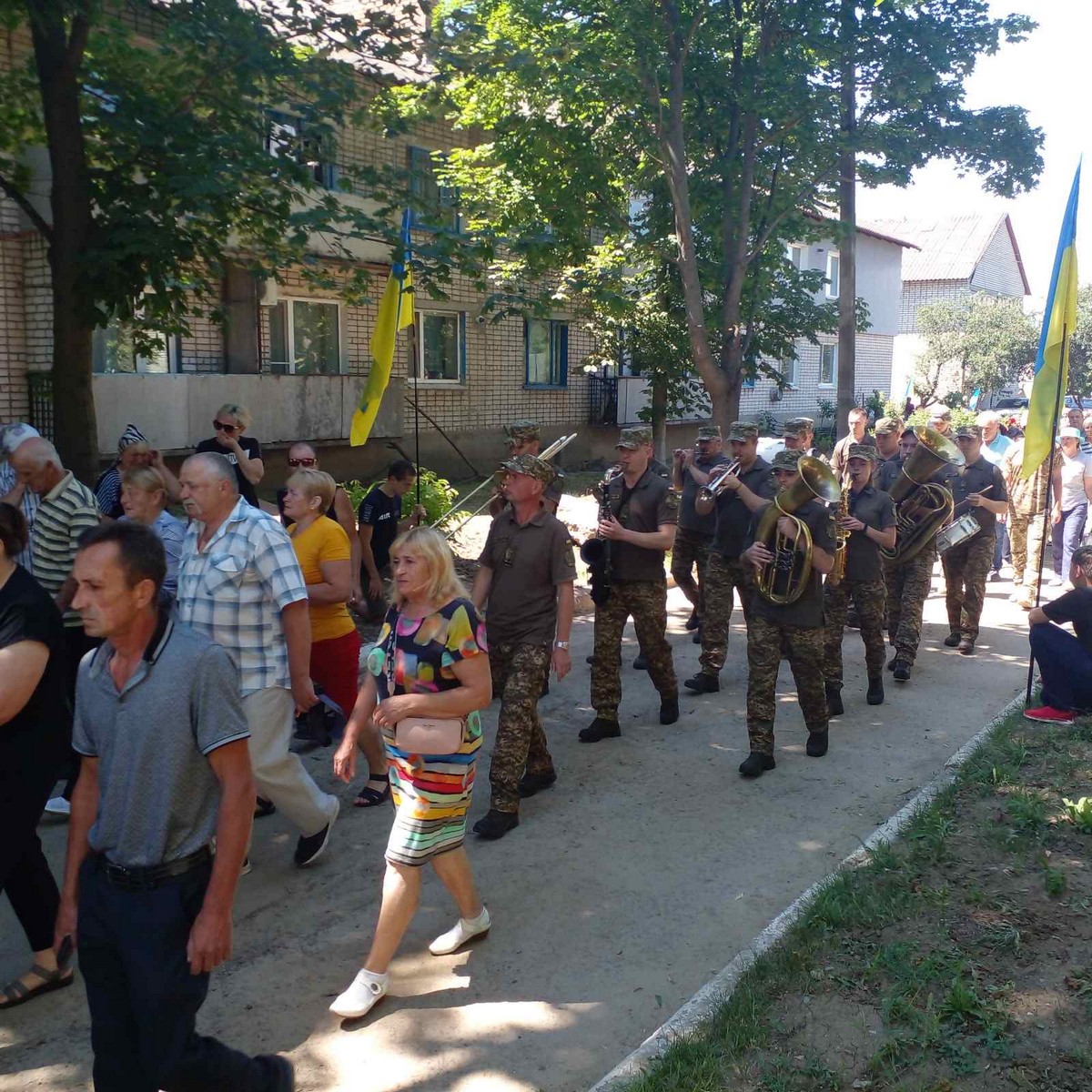 Він був символом мужності та незламної волі: на Нікопольщині провели в останню путь Героя (фото)