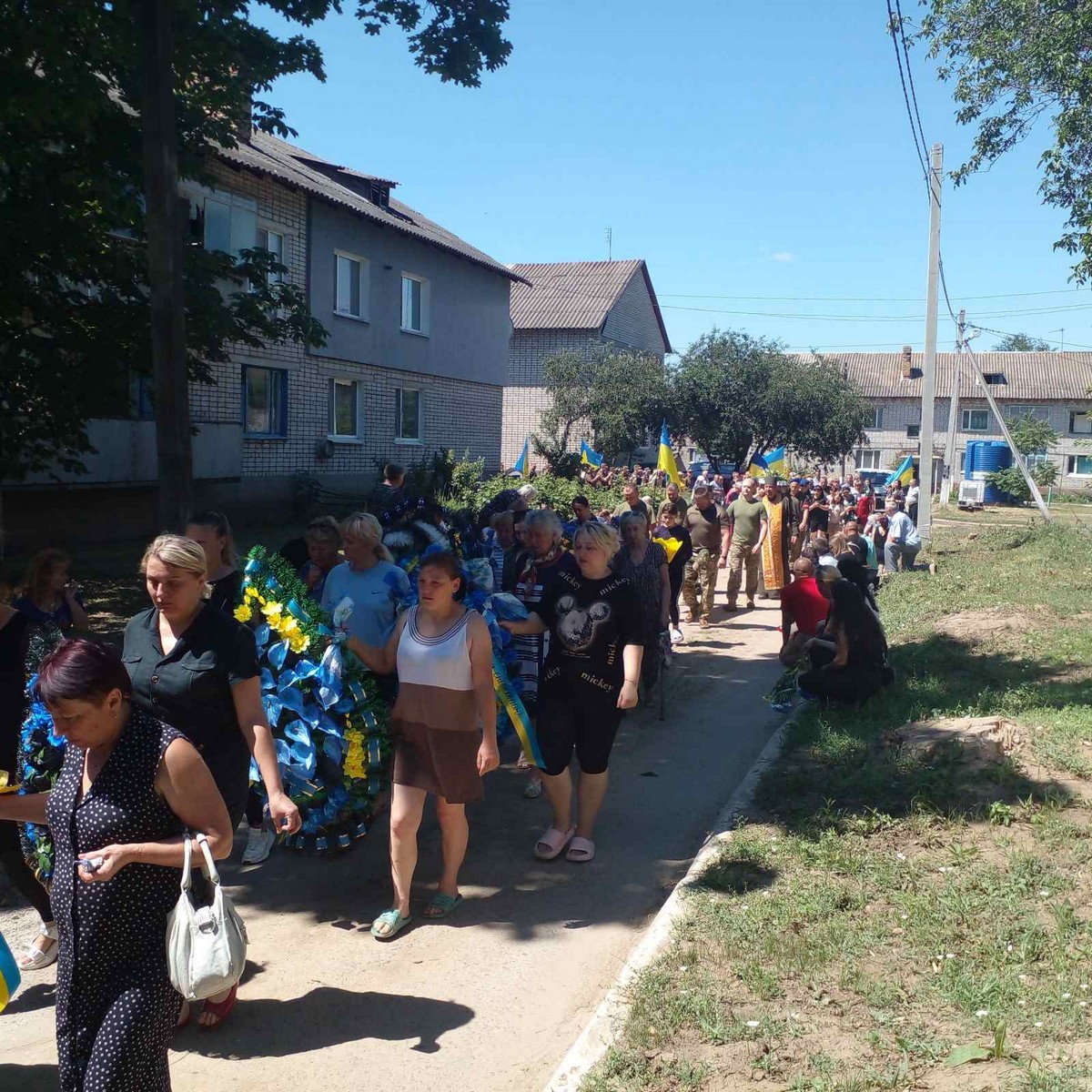 Він був символом мужності та незламної волі: на Нікопольщині провели в останню путь Героя (фото)