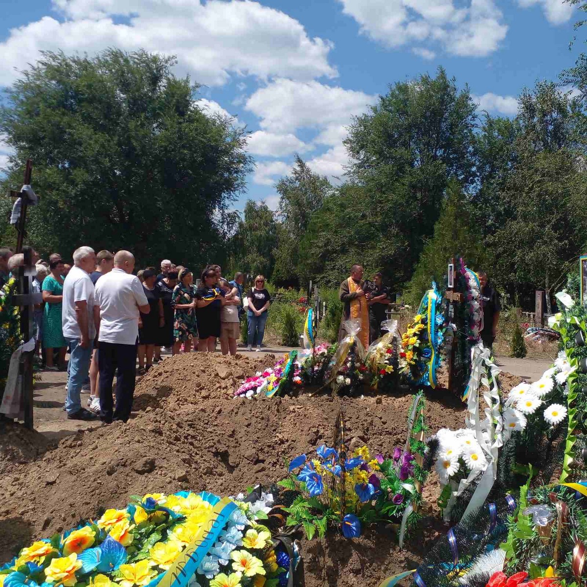 Він був символом мужності та незламної волі: на Нікопольщині провели в останню путь Героя (фото)