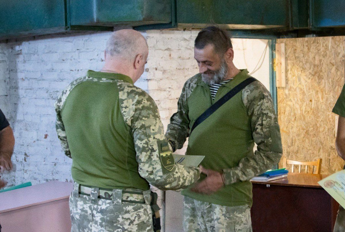Двоє Героїв з Дніпропетровщини отримали відзнаки від Міністерства оборони України