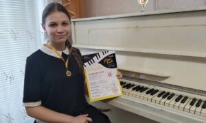 Юна музикантка з Нікополя здобула перемогу на міжнародному конкурсі піаністів 