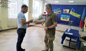 Мешканець Нікопольщини отримав відзнаку «За поранення»