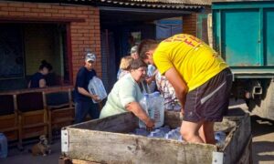 Мешканцям Марганецької громади видали 3148 пляшок питної води (фото)