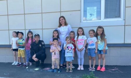 На Нікопольщині поліцейські привітали малечу з Днем захисту дітей (фото