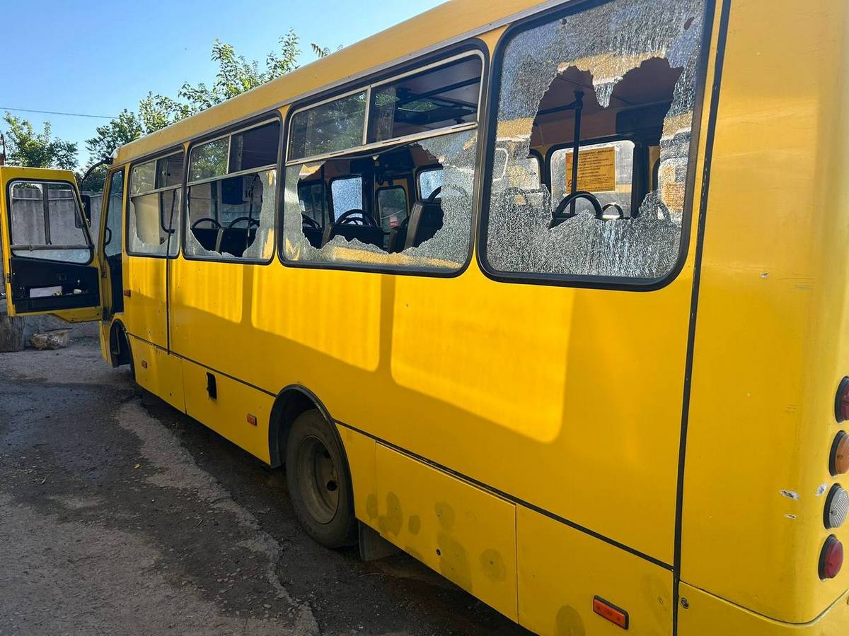  У Нікополі ворог атакував маршрутний автобус