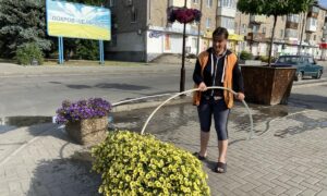 У Покрові комунальники продовжують дбати про чистоту у місті (фото)