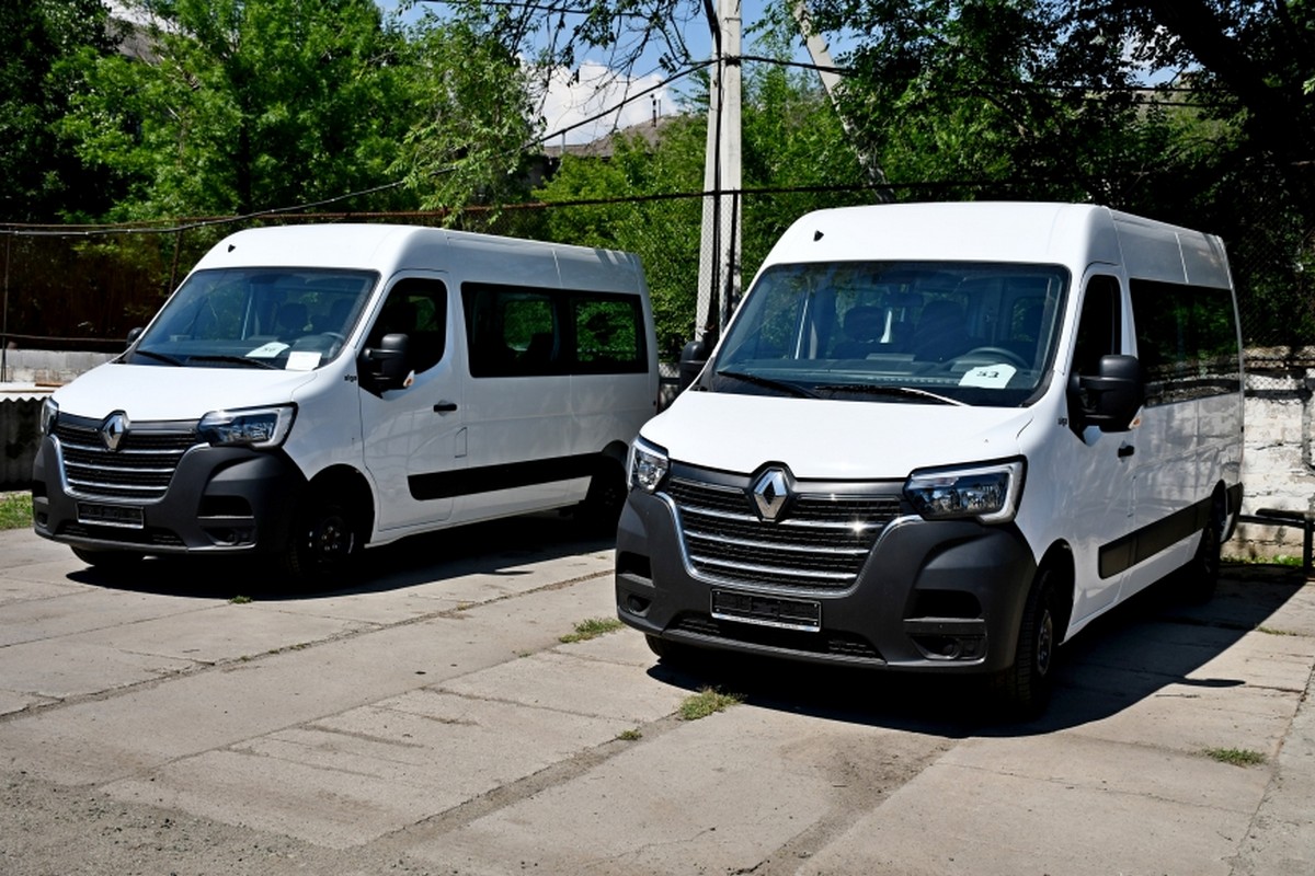 Нікополь отримав два буси Renault Master від благодійників: як їх використовуватимуть