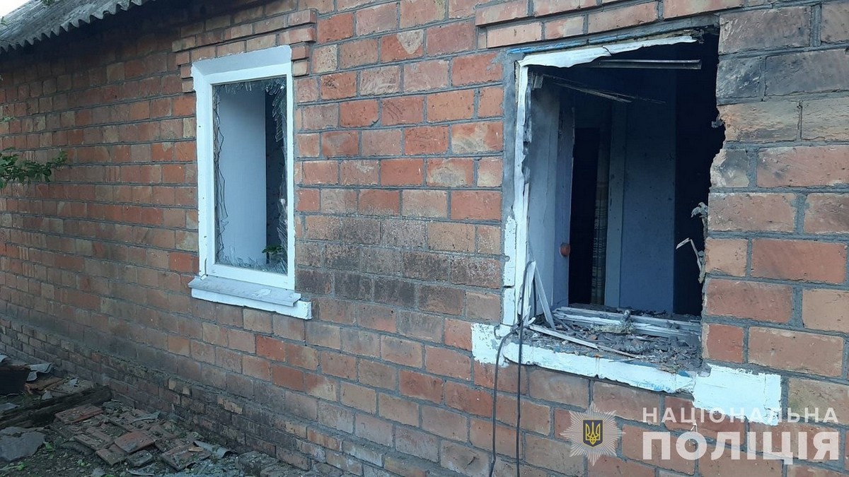 Понівечено будинки, автівка і гараж: ворог обстріляв 4 громади Нікопольщини