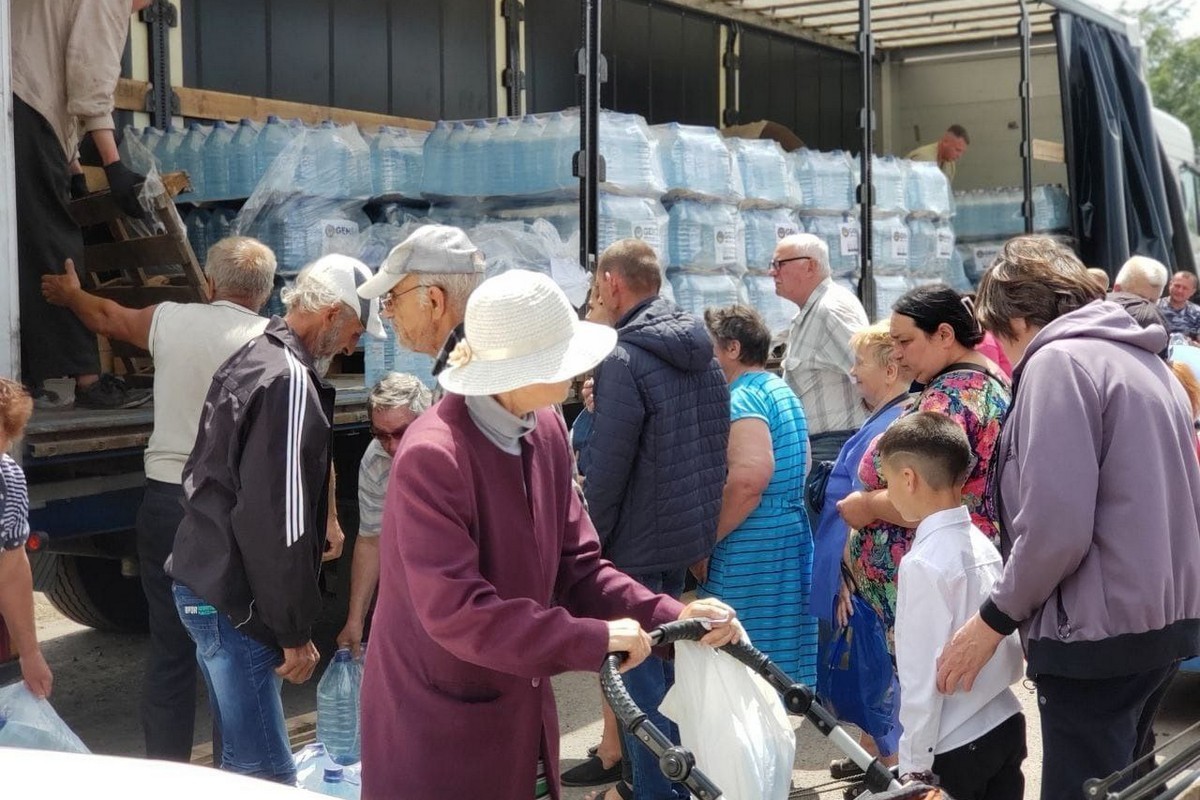 Гуманітарна допомога на Нікопольщині: що видавали людям на цьому тижні (фото)