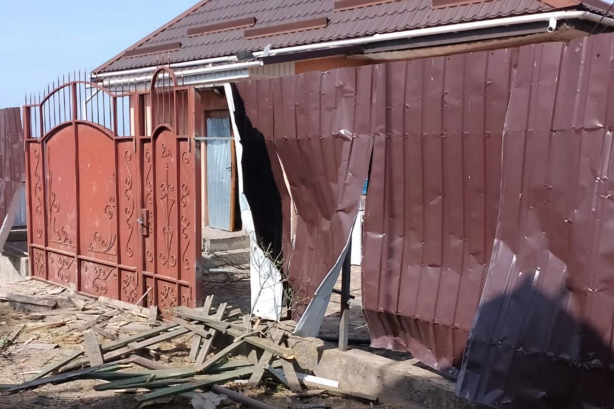 У Нікополі ворог поранив 87-річну жінку, потрощив будинки 11 червня (фото)