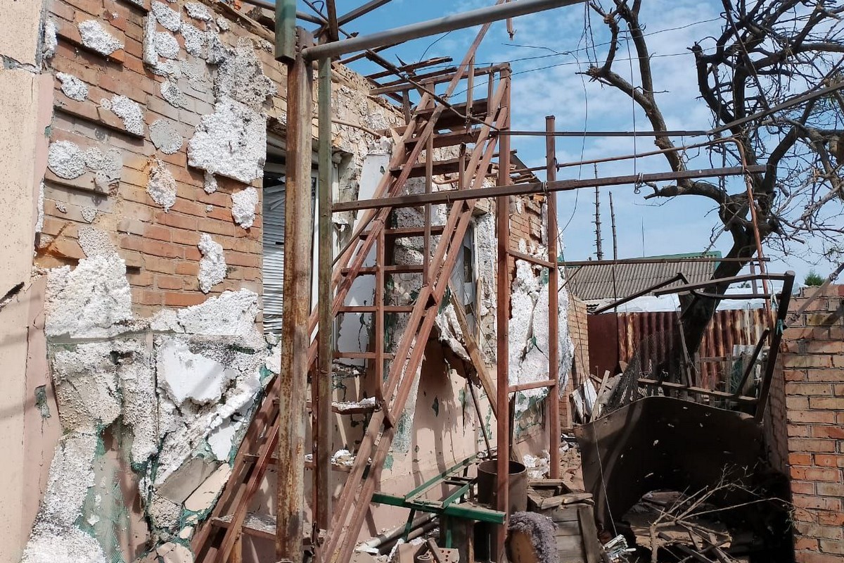 У Нікополі ворог поранив 87-річну жінку, потрощив будинки 11 червня (фото)