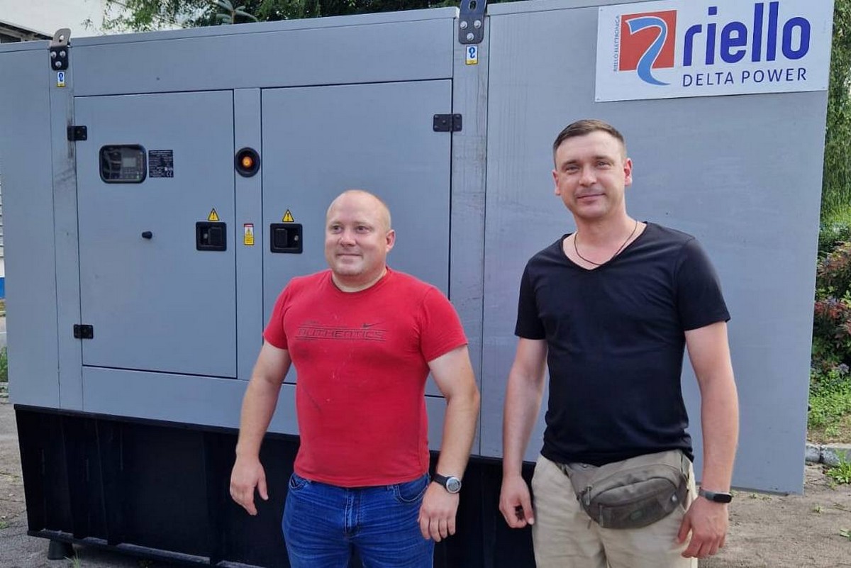 Дніпропетровщина передала оборонцям неба з ПвК "Схід" три потужні генератори: фото