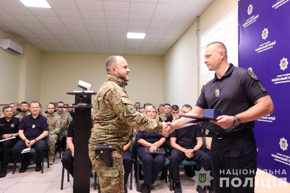 32 поліцейських Дніпропетровщини нагородили за віддану службу (фото)